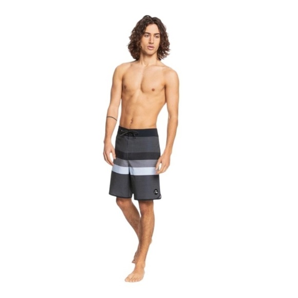 Quicksilver Vista Beachshort 19in Board Short NWT - Picture 1 of 7